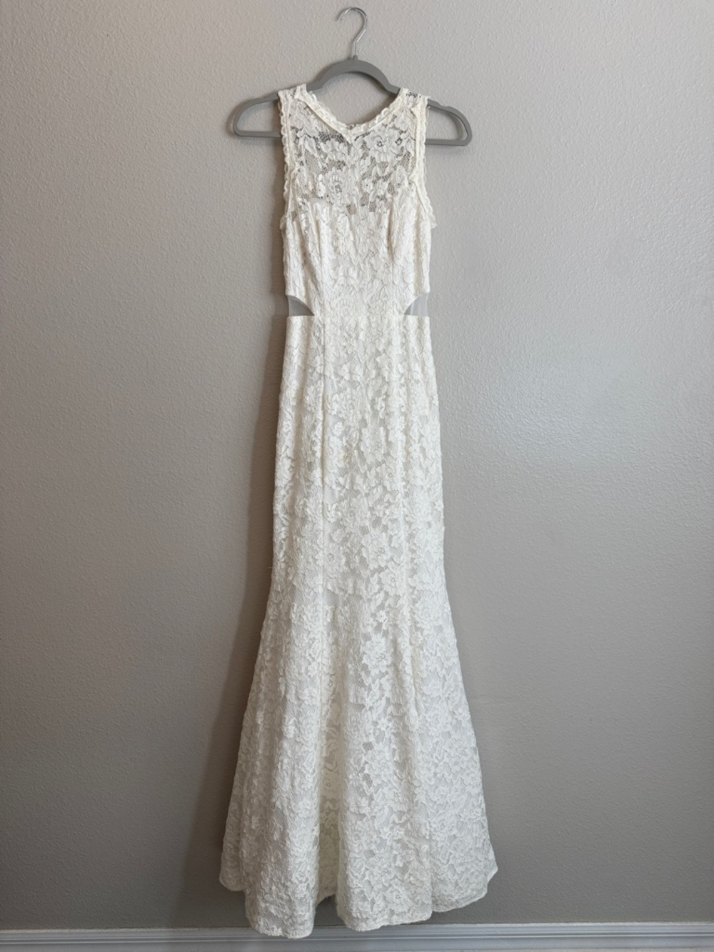 Xscape Size 2 Ivory Lace Mermaid Wedding Dress Cutout Formal Bridal Romantic